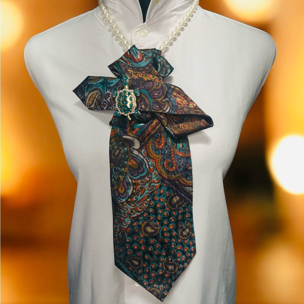 Wembley Multicolor Paisley Necktie with Turtle Brooch